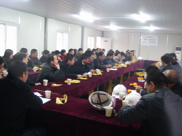 南京棲霞區(qū)馬群街道辦到我公司進(jìn)行了考察，開(kāi)展了有關(guān)科學(xué)發(fā)展觀的研討會(huì)